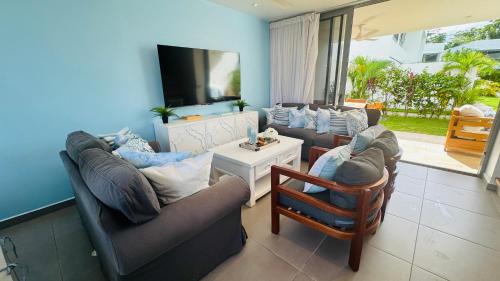 La Iglesia Villa | 3 Bedroom Beach Villa - Generator - Washer