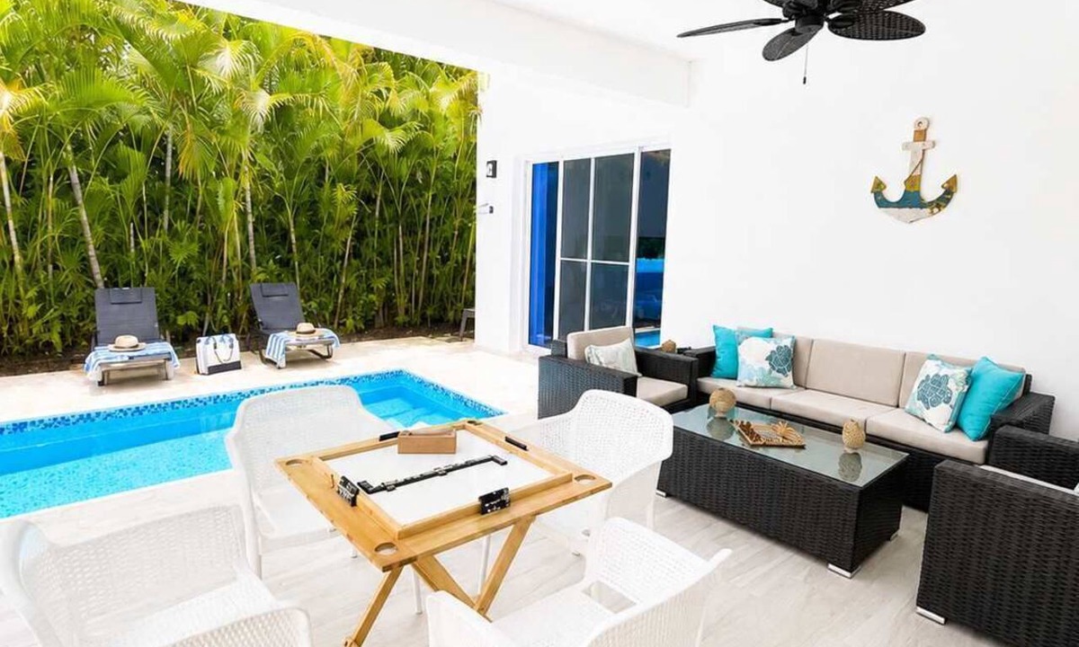 El Batey House | 3 Suites | L-Shaped Pool & Caribbean Retreat