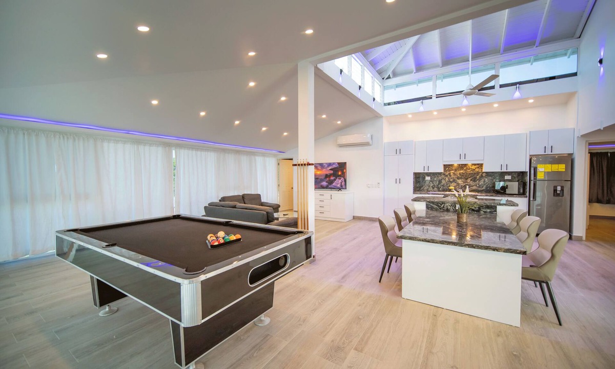 El Batey Apartment | 3BR Luxury Penthouse, 300m From Beach!