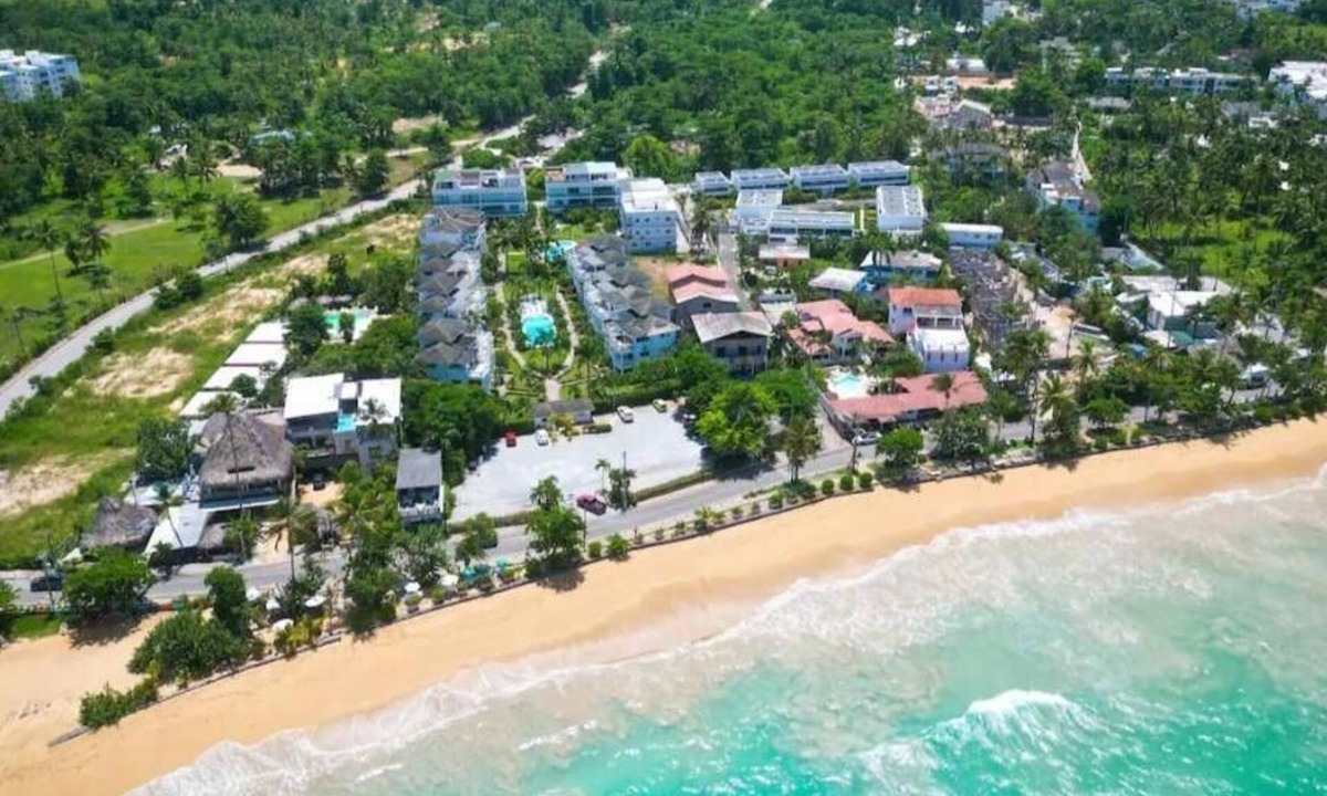 La Iglesia Condo | 3BR Renovated Beachfront Condo + Cooking/Cleaning