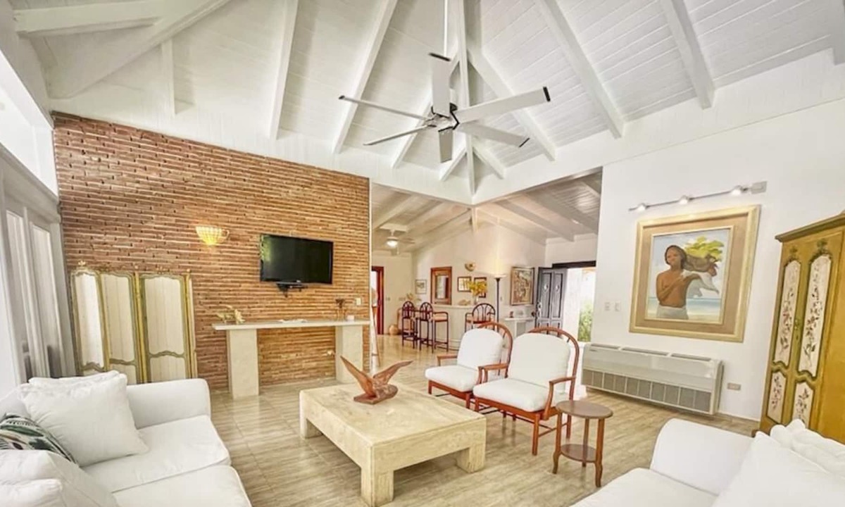 Los Lagos Villa | 5 Bedrooms/Walking distance to beach!