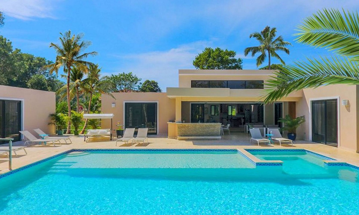 La Mulata Villa | 5BD guest-friendly villa with private pool, shuttle bus, BBQ/internet/cable TV