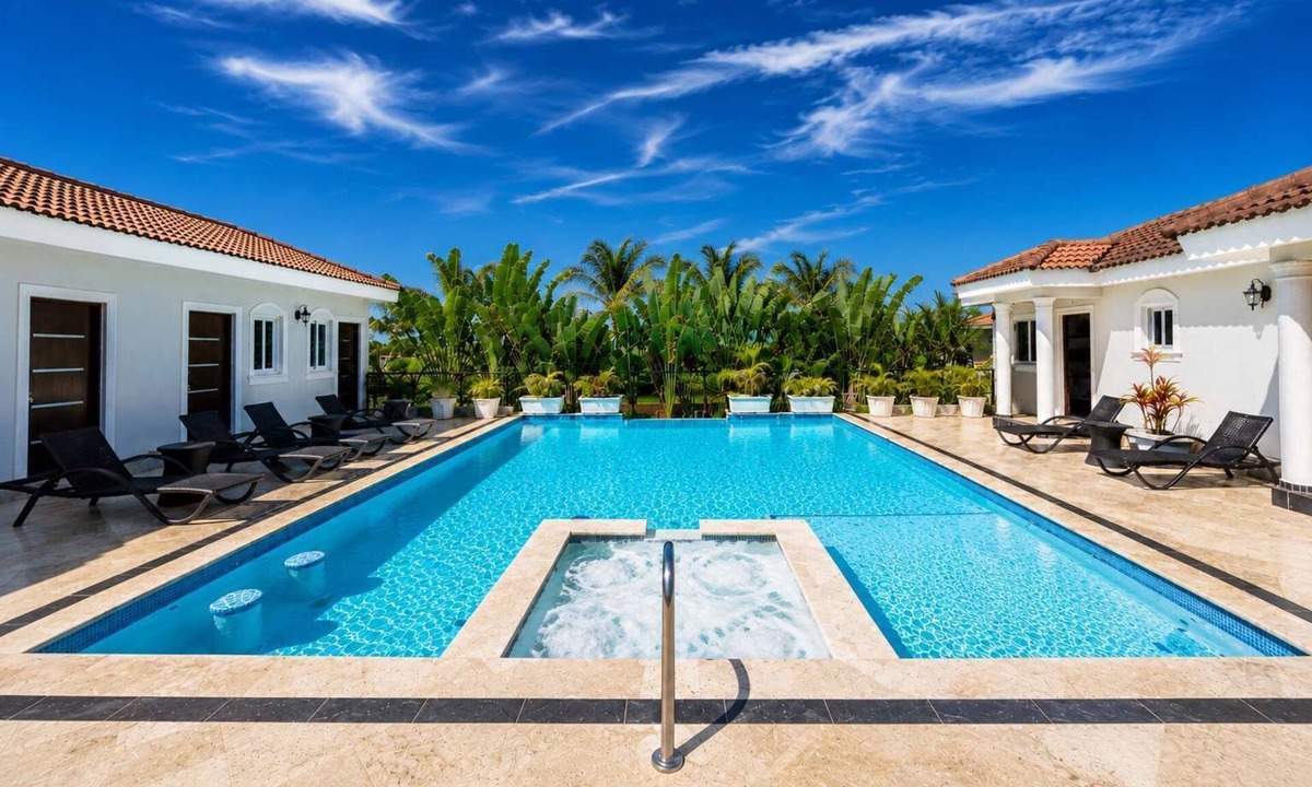 La Mulata House | 6-Bedroom Villa Solar Power 3 Indoor + 3 Outdoor Suites