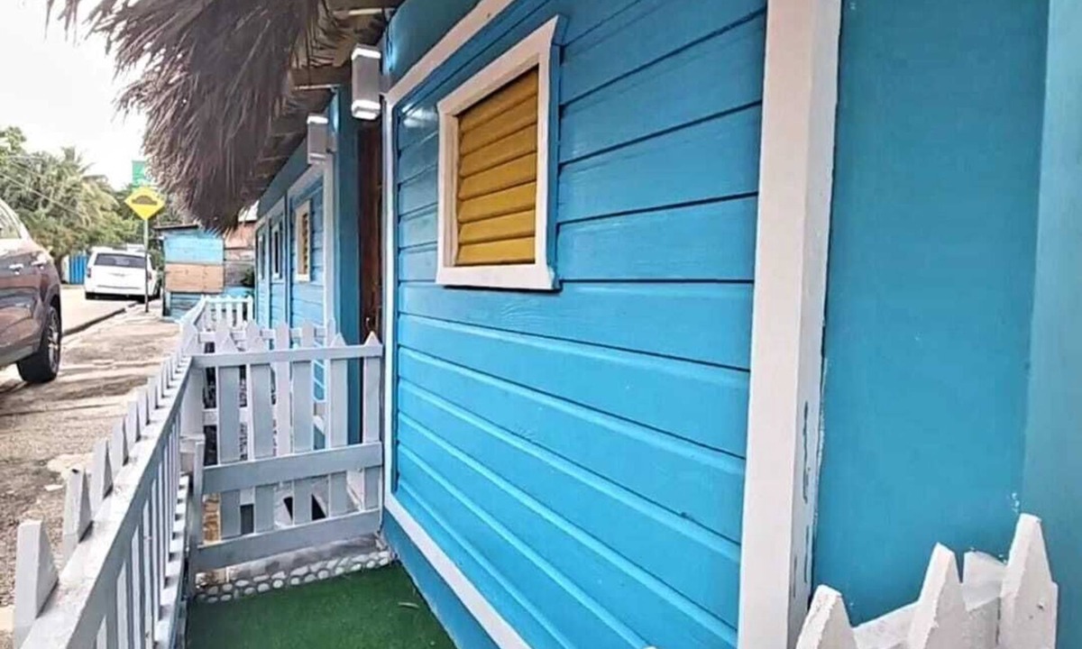 La Cienaga House | A bungalow-style house located right on the beach—perfect for families!