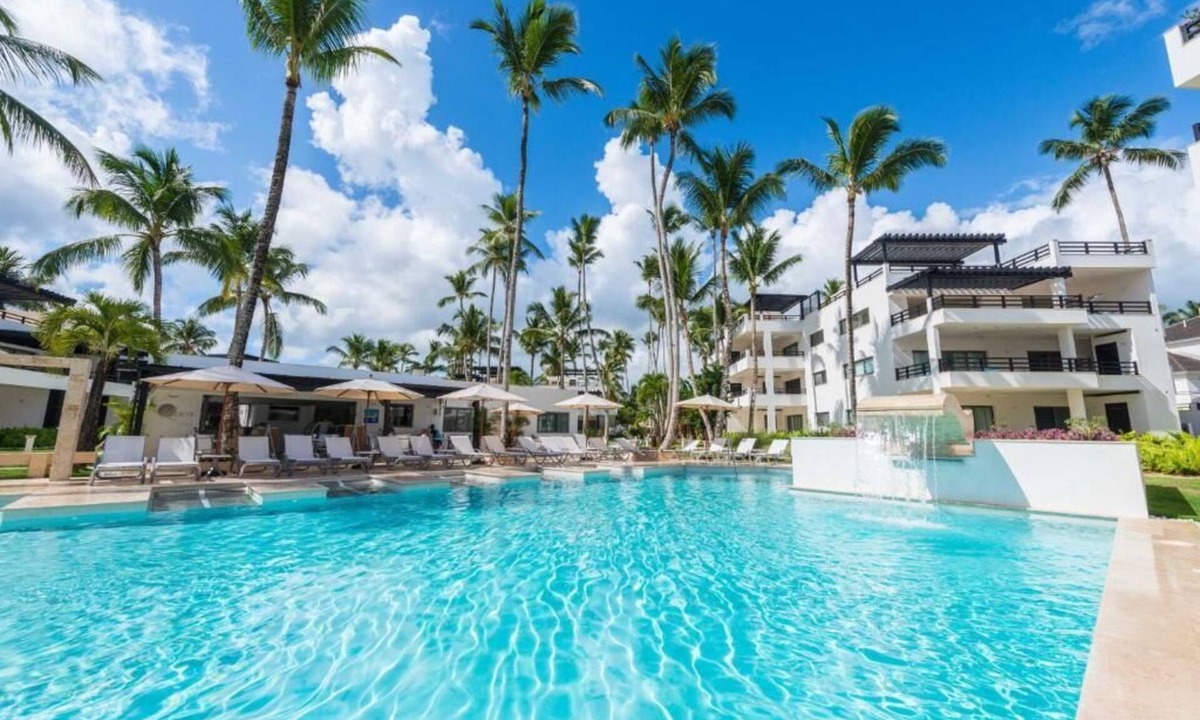 La Iglesia Apartment | Aligio - A Quiet Retreat in Paradise - 2 BR, 2 pools, WiFi, AC, Private Hot Tub