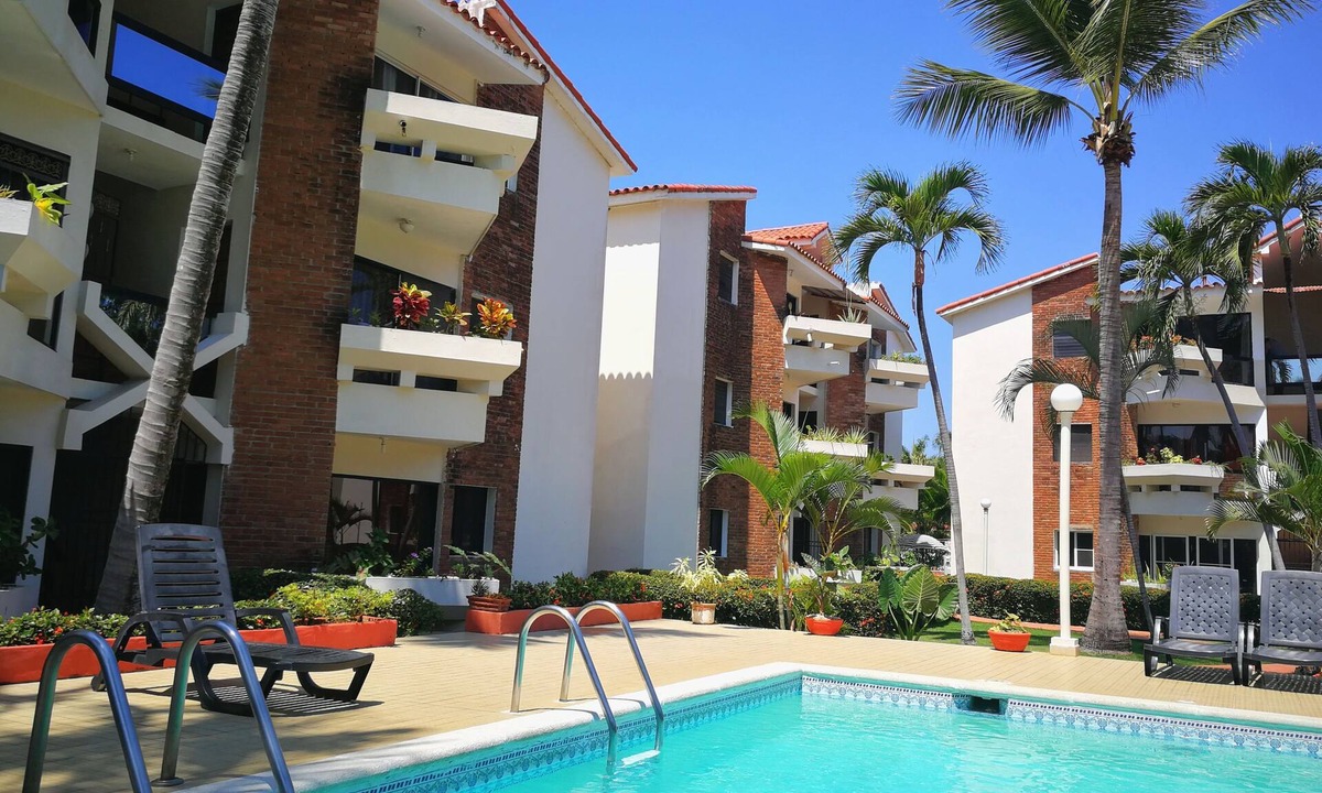 Costambar Apartment | Apartment with pool and balcony for family and pets