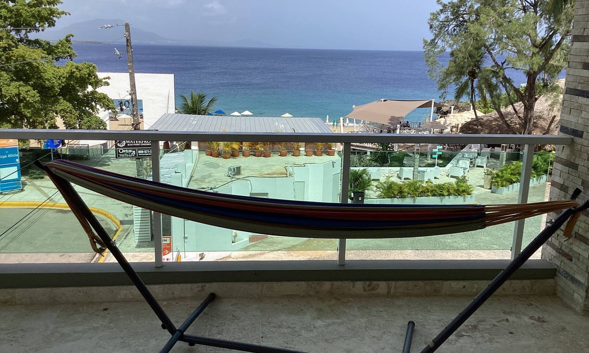 El Batey Condo | Beachfront 2bd/2ba Condo Amazing Views 1 min walk to Beach/Restaurants Elevator