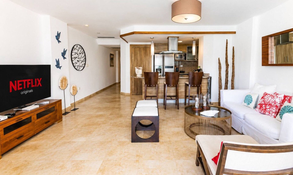 Villas Del Mar Apartment | Beachfront | Balcony Dining | InfinityPool & Beach