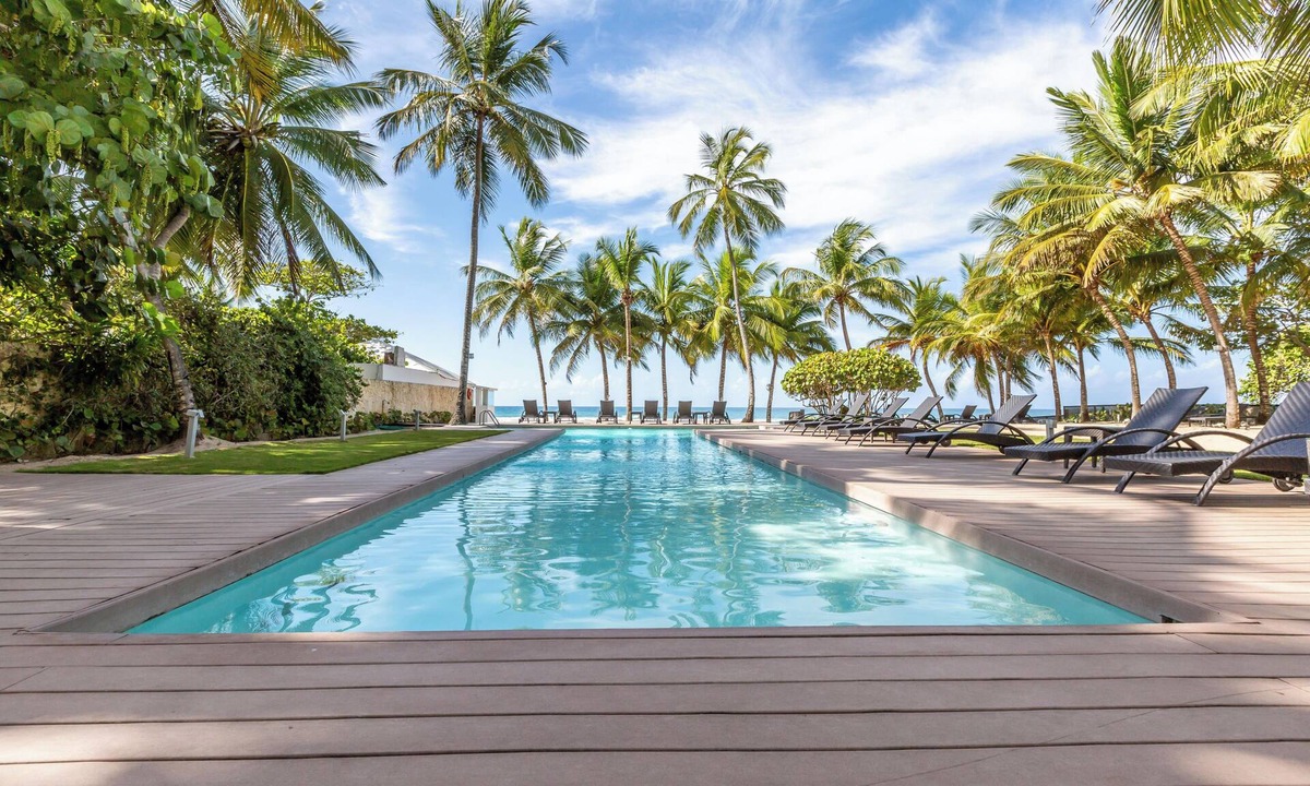 Juan Dolio - El Pueblo Apartment | Beachfront Condo w/Pool, Jacuzzi & Wi‑Fi