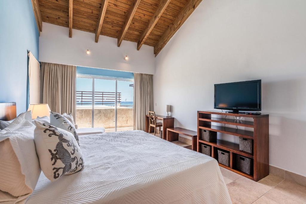 Punta Cana Apartment | Beachfront w Jacuzzi SotoGrande 2BR CC4