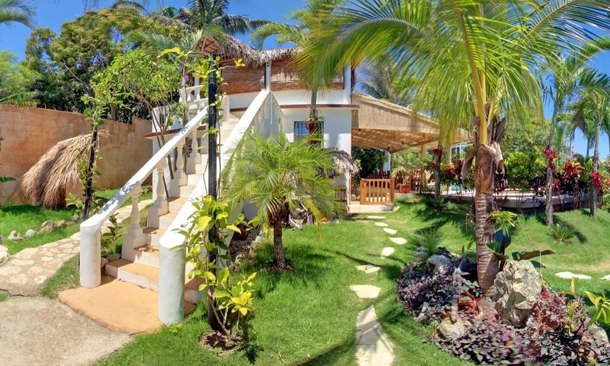 Cabarete House | Budget room in beachfront guesthouse, steps from Playa Encuentro's surfing spot