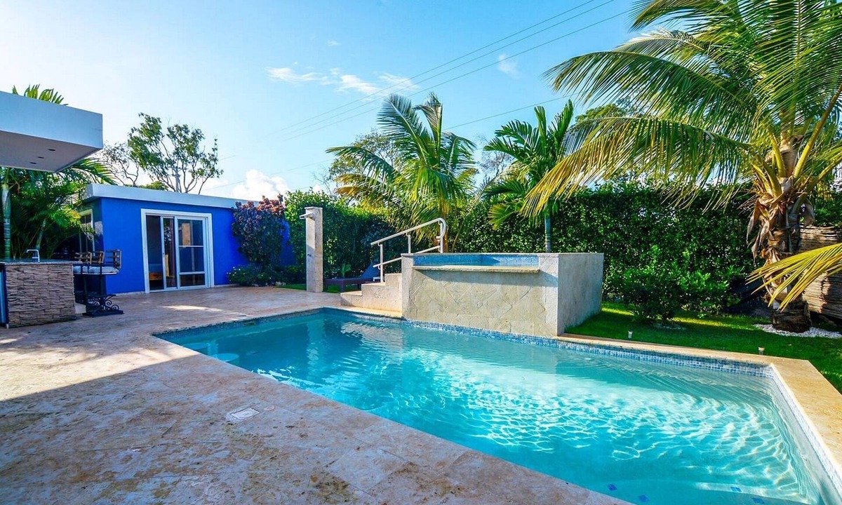 La Mulata Villa | Caribbean complex with 6 bedrooms, 2 pools, free shuttle van, AC/WiFi/Cable TV