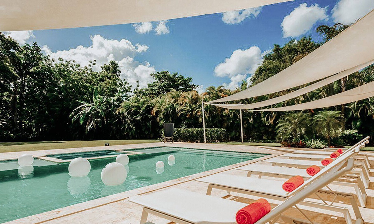 Los Lagos Villa | Casa Colibri at Casa de Campo by Personal Villas - Expansive Gardens, Pool and J
