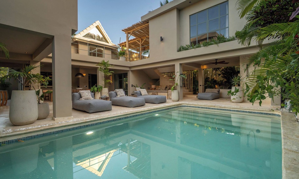 La Iglesia House | CASA INDICA Luxury 5 suites Villa Private pool starlink solar 5min to the beach!