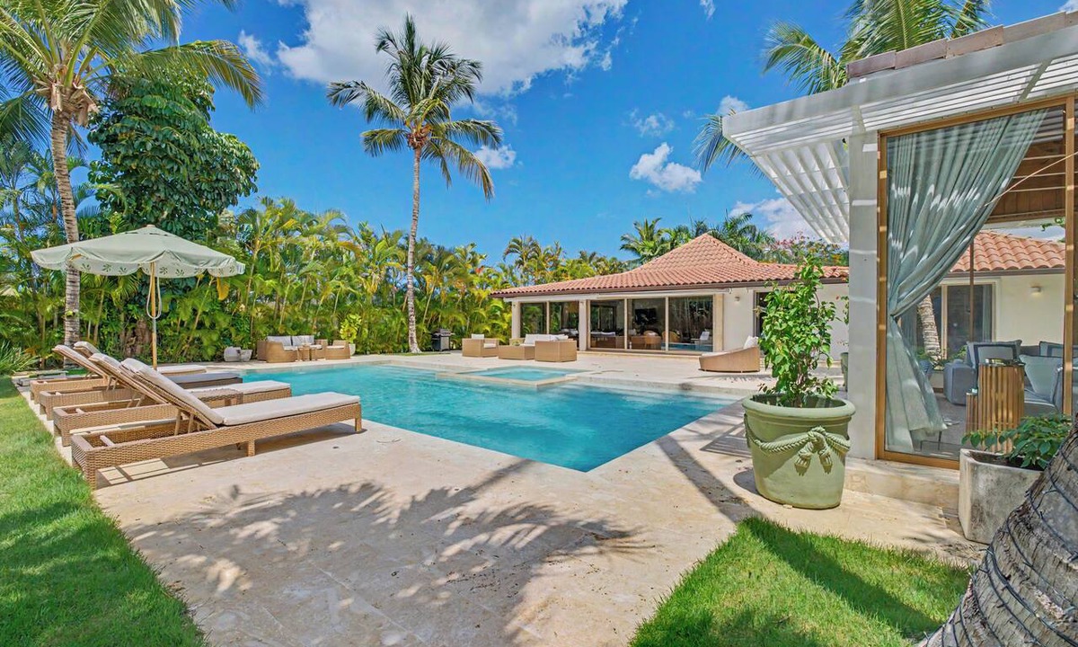 Los Lagos House | CASA LUNA: Luxury 4BR Villa Private Pool & Hot Tub Walk to Beach