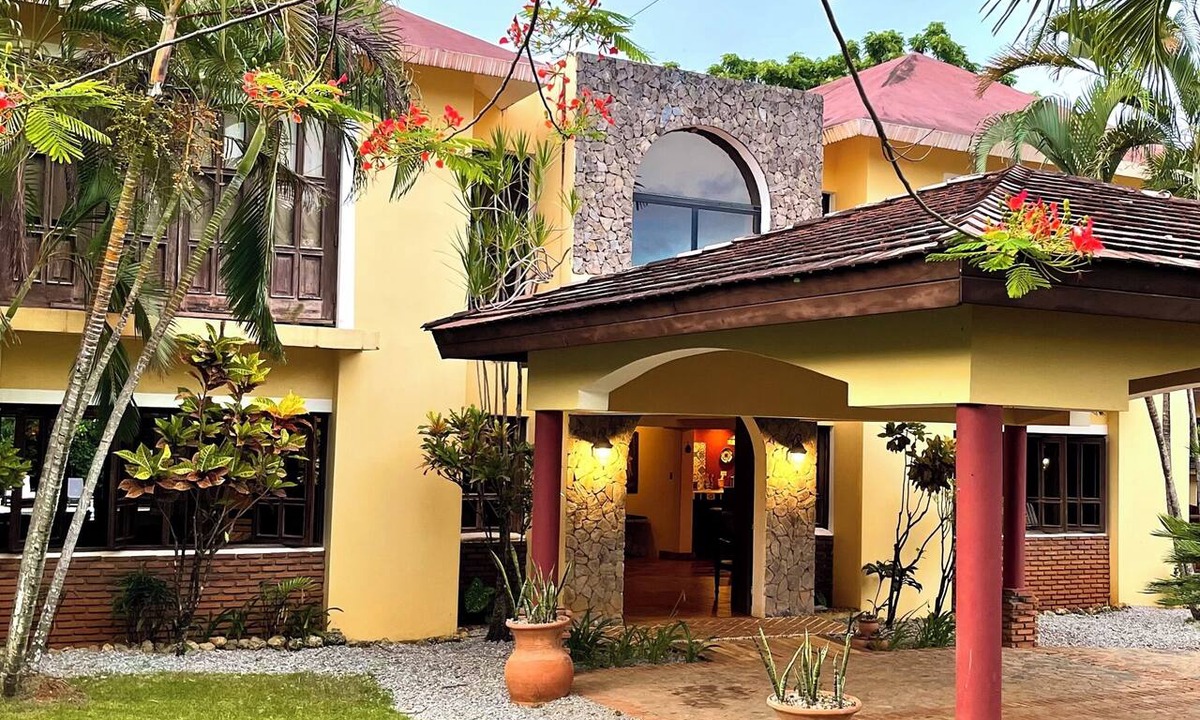 Las Galeras Hotel | Colonial House