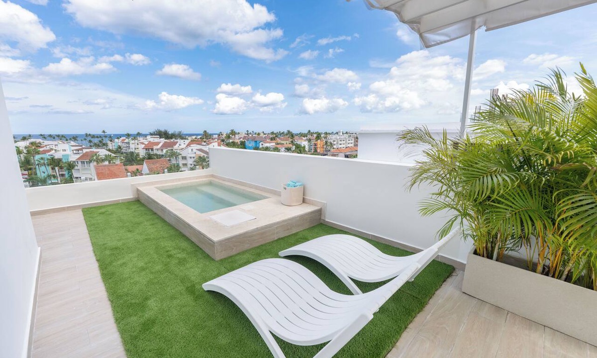 El Cortecito Condo | Corner Penthouse w/Ocean & City Views + Content Creator Hub