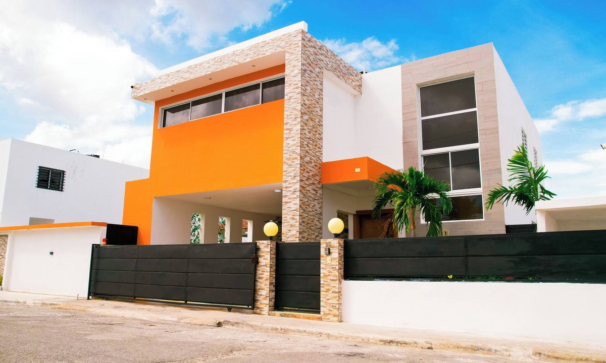 Residencial ROMANA House | Dolce Vita 3BR Pool + BBQ WIFI 5 Min Beach