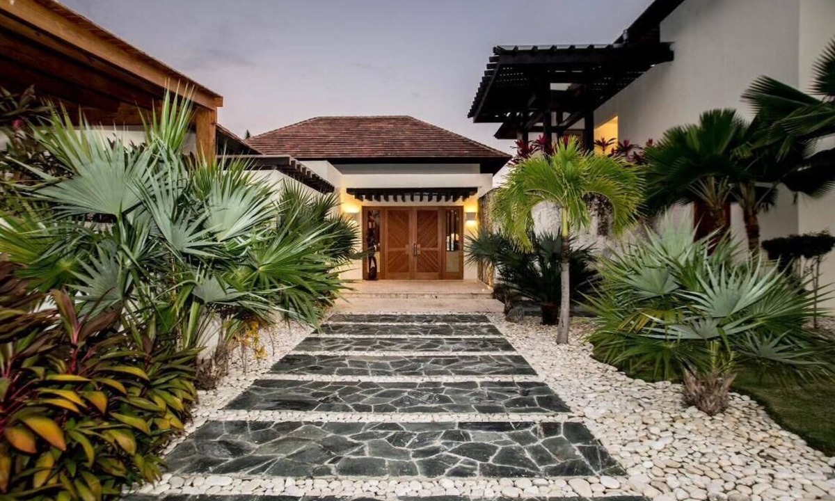 Punta Cana Villa | Exceptional Tropical Lush Villa with maid at Cap Cana