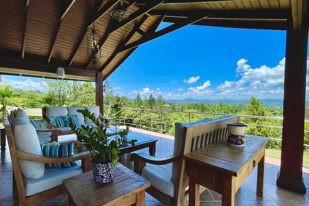 La Vega Province Villa | Fascinante rancho (personal de servicio incluido)