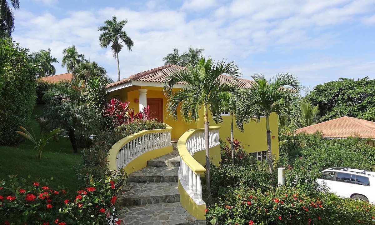 Urbanizacion Tavarez Villa | Fully furnished and equipped villa with private pool in central gated residence