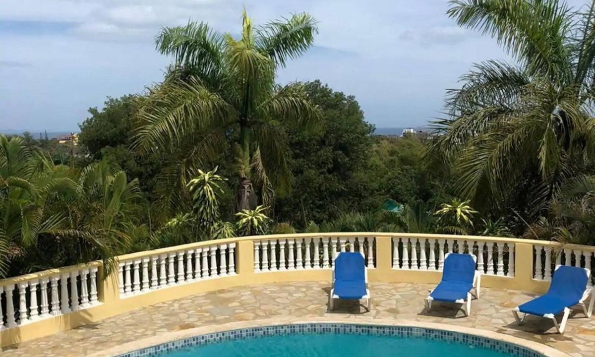 Urbanizacion Tavarez Villa | Guest-friendly 4BD villa near beach/bars/shops, pool/tennis/basket/soccer