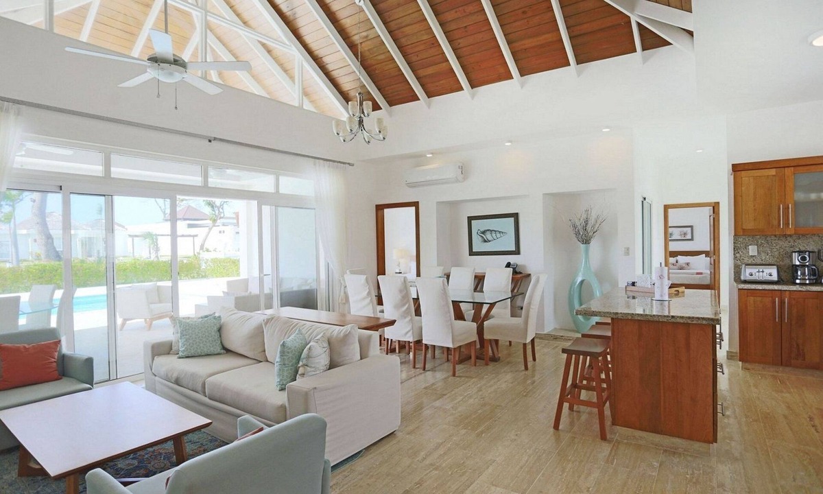 Playa Chiquita Villa | Guest-friendly oceanfront villa, private pool & golf cart, gym/tennis!