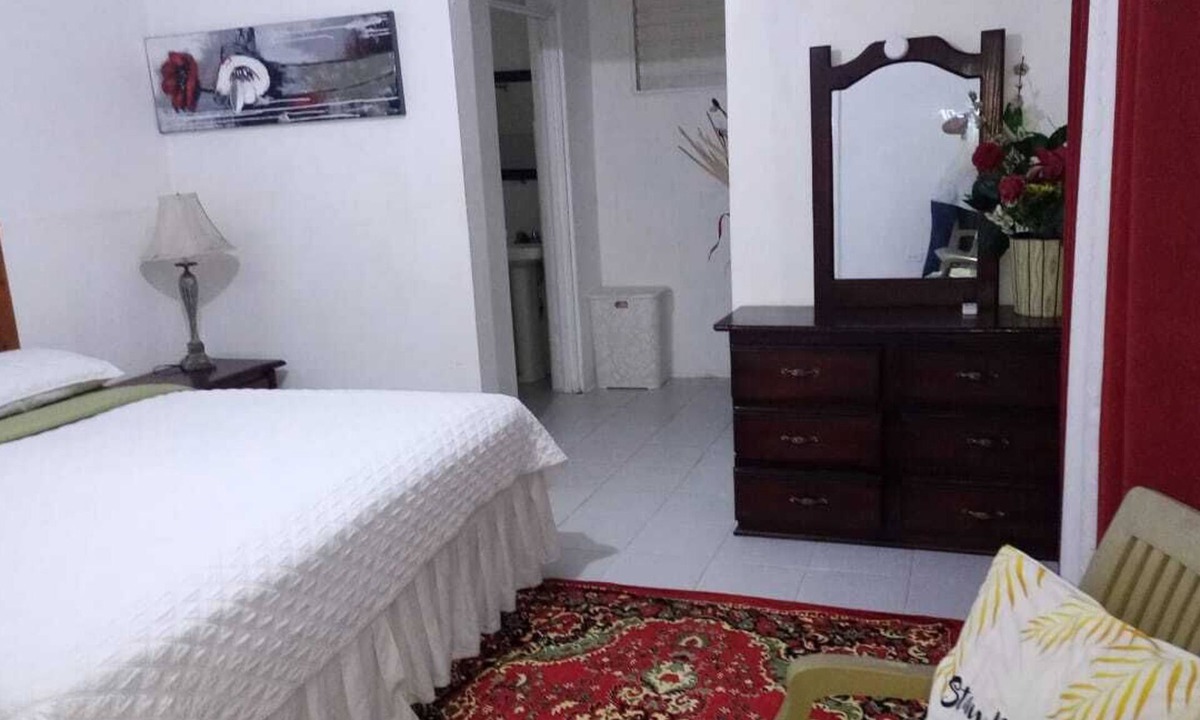 La Caleta Bed & Breakfast | HABITACION A 5 MINUTOS DEL AEROPUERTO