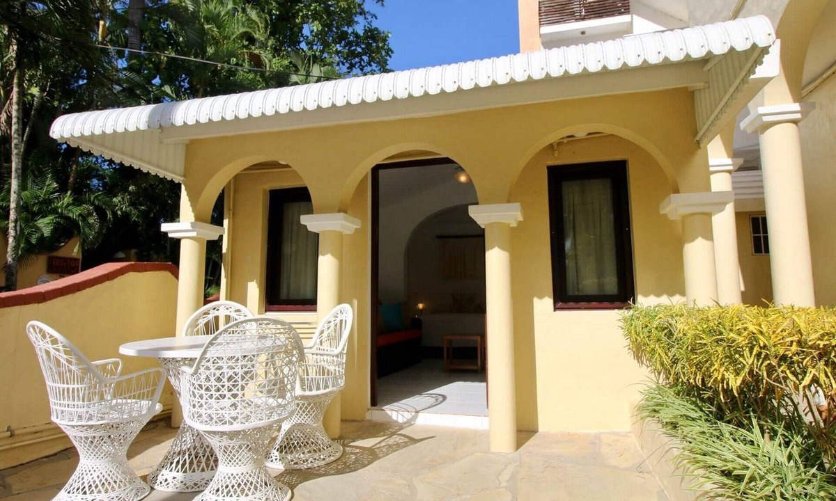 Cabarete Hotel | Hotel suite in beachfront luxury resort near shops and dining, TV/AC/Wi-Fi/pool