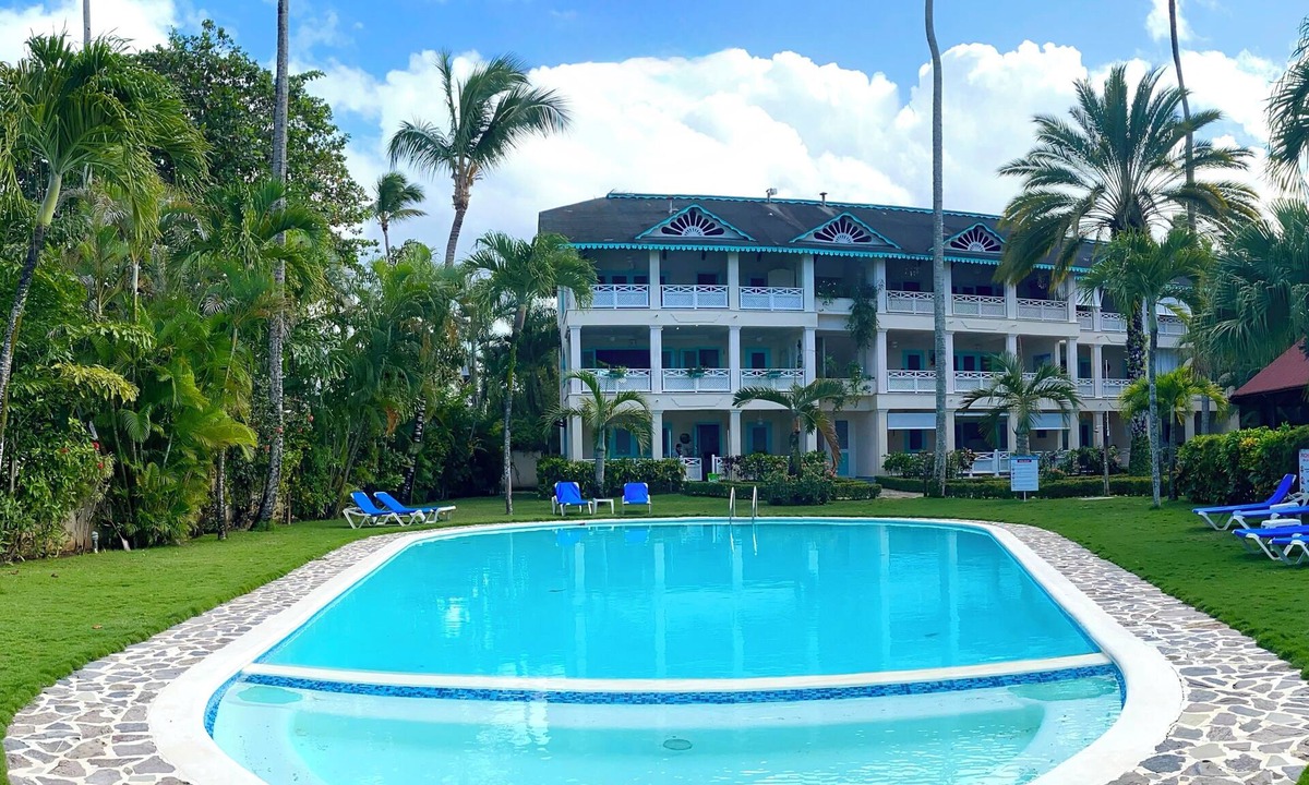 La Iglesia Apartment | La Dolce Vita Tropical Beachfront Apt 2