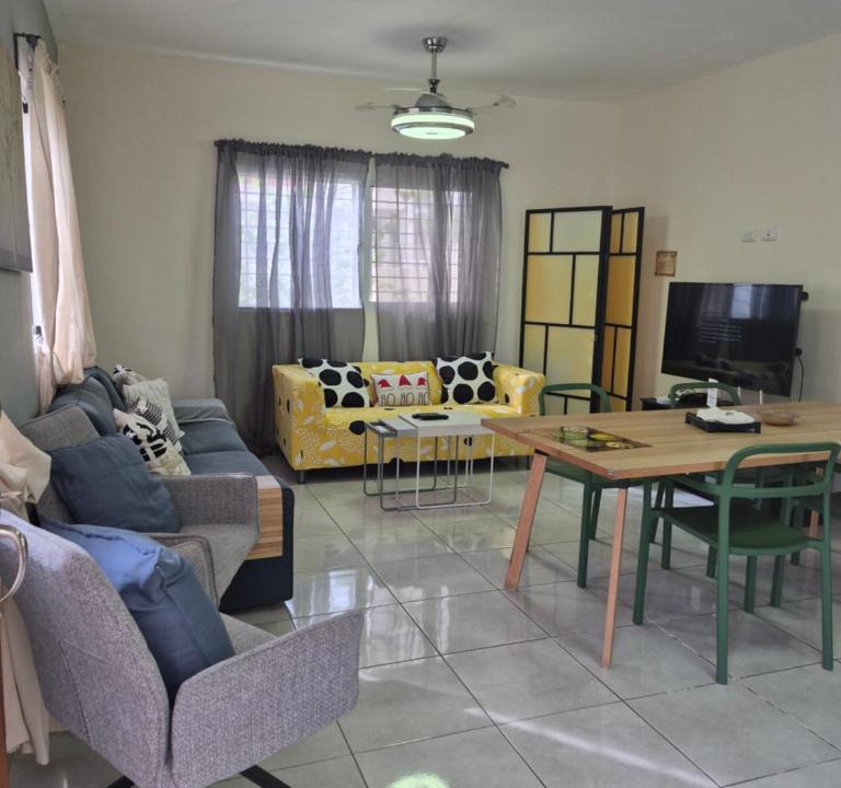 La Romana House | Lirios House