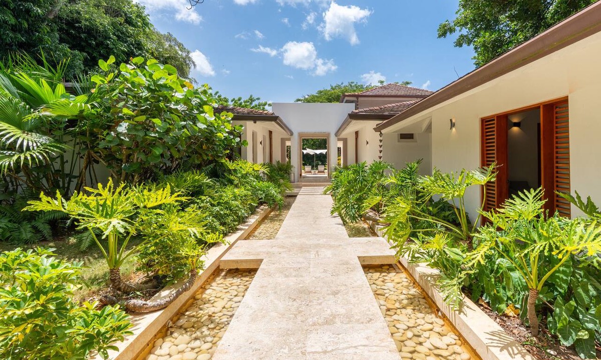 Los Lagos House | Los Lagos 71 Luxurious Villa Walking Distance to Minitas Beach Casa de Campo