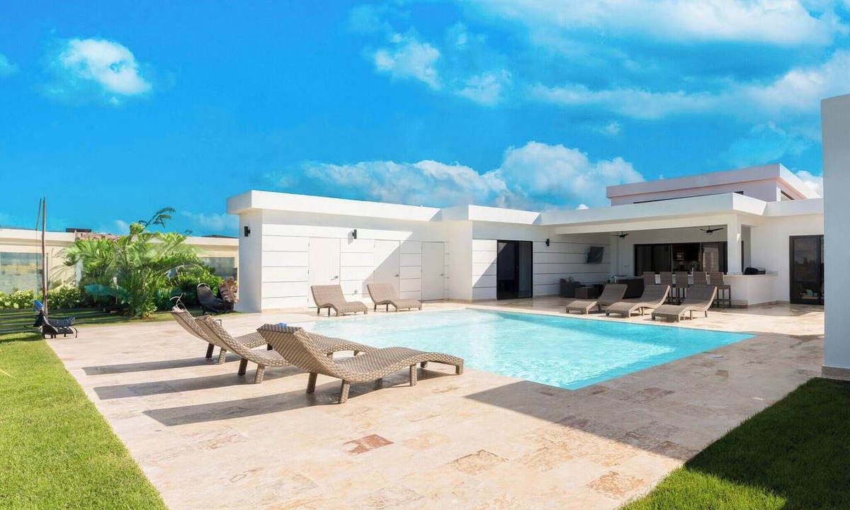 La Mulata Villa | Luxe Villa Your Caribbean Escape Pool & Sun