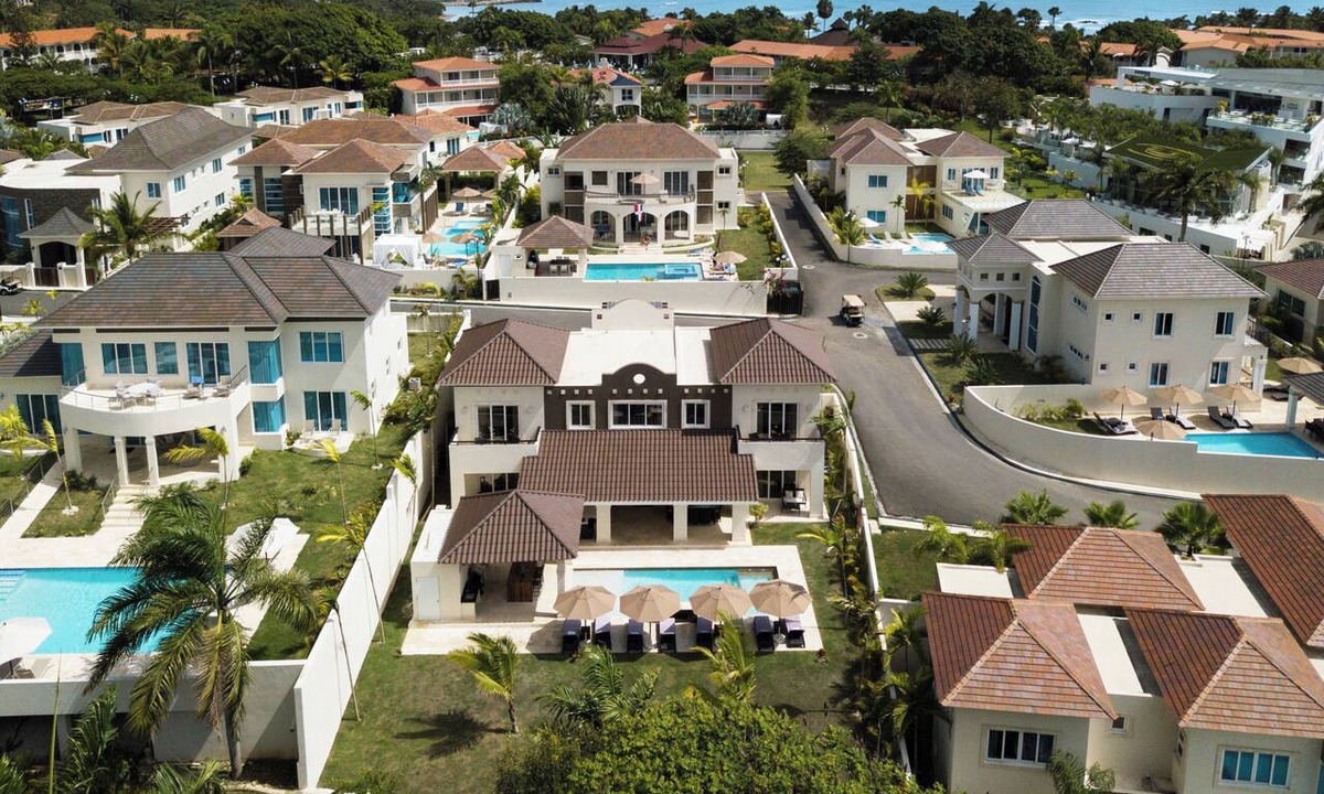 Los Brazos Resort | Luxury 7BR Villa at LHVC - Gold Band VIP - Private Pool - Sleeps 14