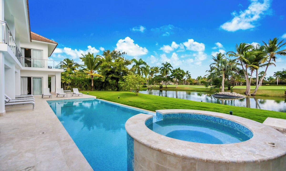 Bavaro Villa | Luxury 8BR Caribbean Golf Villa - Private Chef, Pool, Jacuzzi & Golf Views