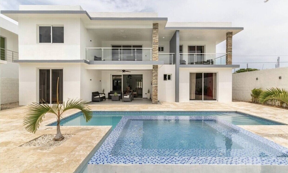 Sosua Villa | Luxury, modern 10-bedroom villa in SOSUA with a basketball court