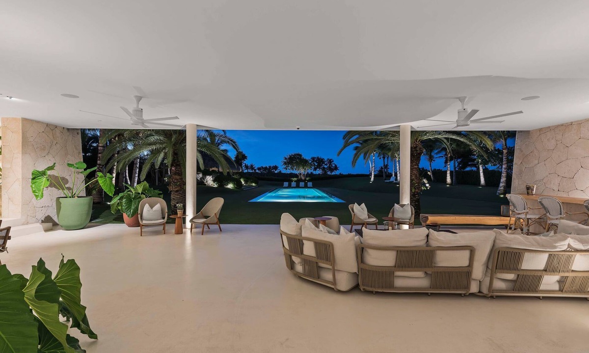 Bavaro Villa | Magnificent 5BR Modern Tropical Villa With Pool