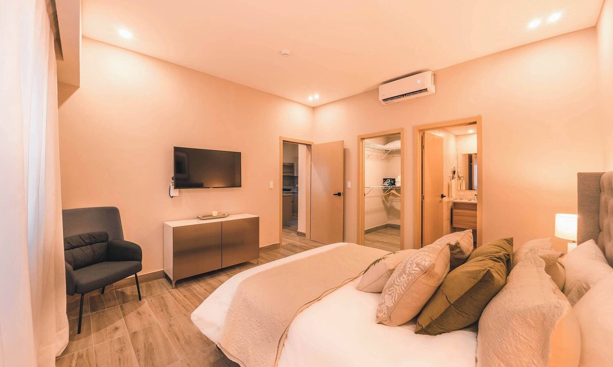 Downtown Santo Domingo Apartment | Modern flat for 3 in Piantini | Gym & pool access