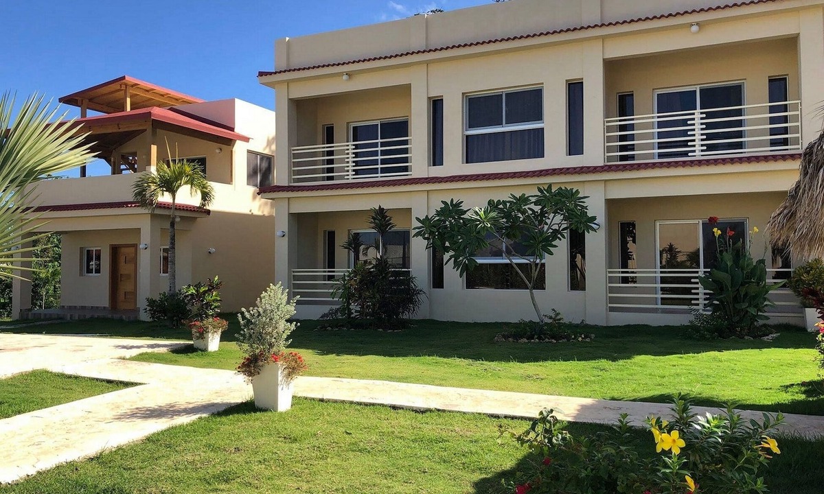 Urbanizacion Tavarez Villa | New 6BD guest-friendly complex with private pool in central Sosua, AC/TV/Wifi