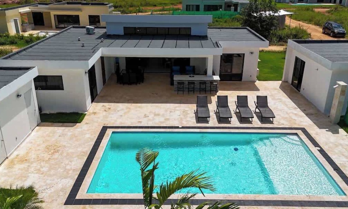 La Mulata House | New All King A/C in Living Room Privacy