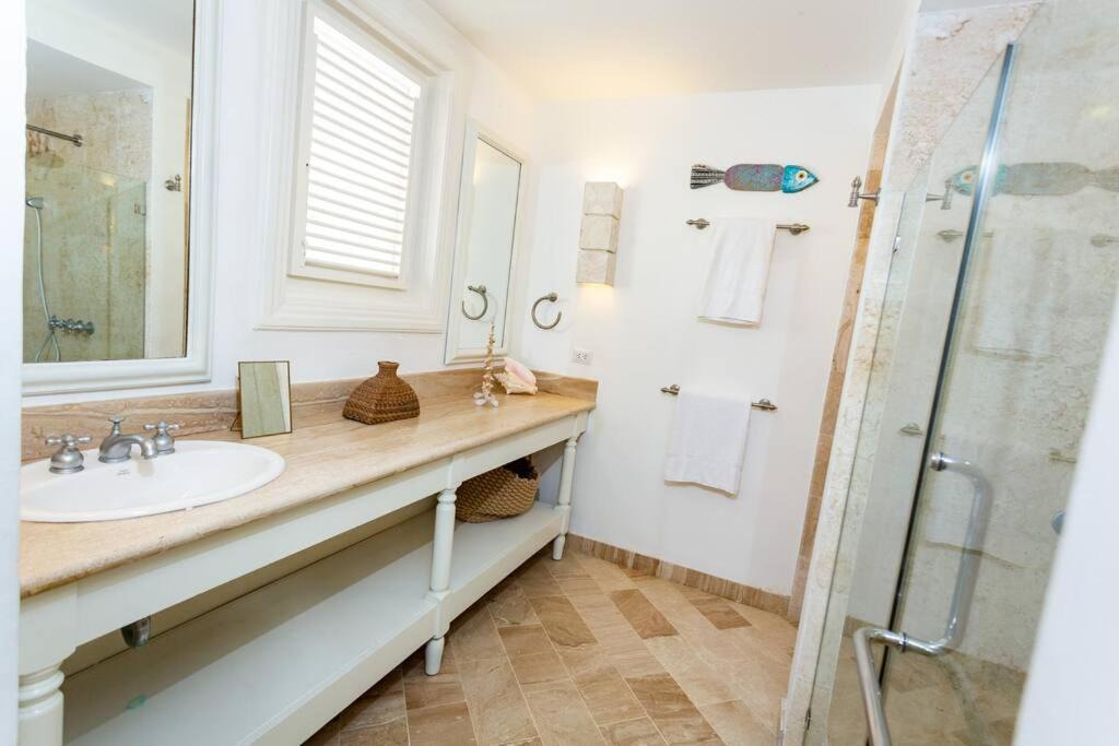 Punta Cana Villa | Ocean & golf view with working space!
