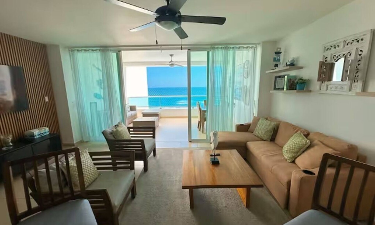 Villas Del Mar Apartment | Oceanfront 2-BR in Marbella Private Beach + View