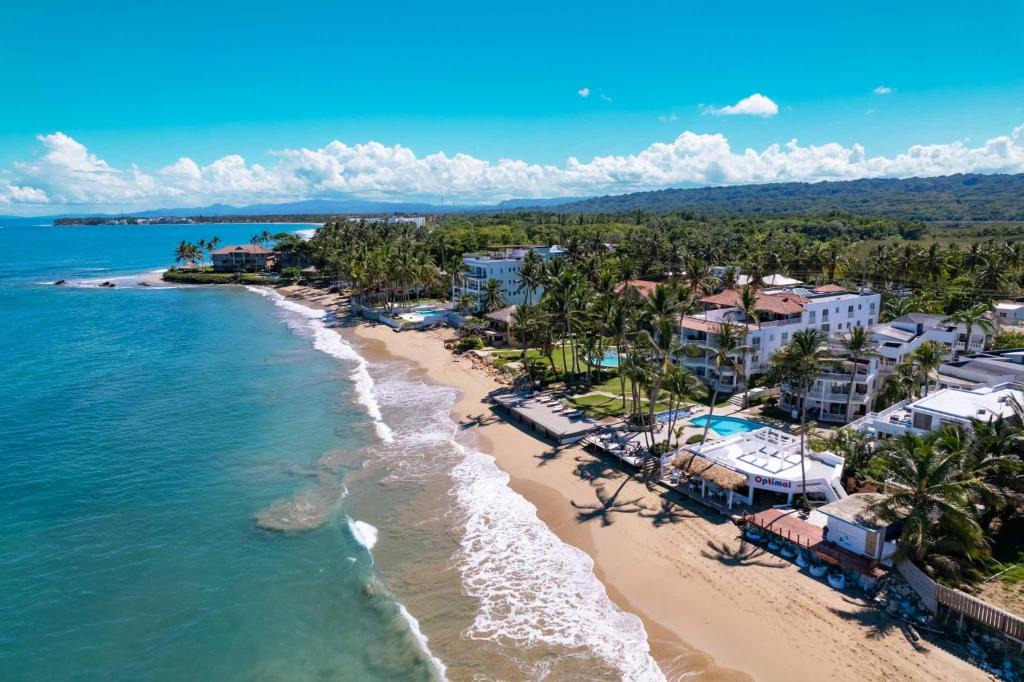 Cabarete Apartment | Oceanfront Kite Beach, 1BR, 30 feet to sand, Pool, 200Mbps WiFi