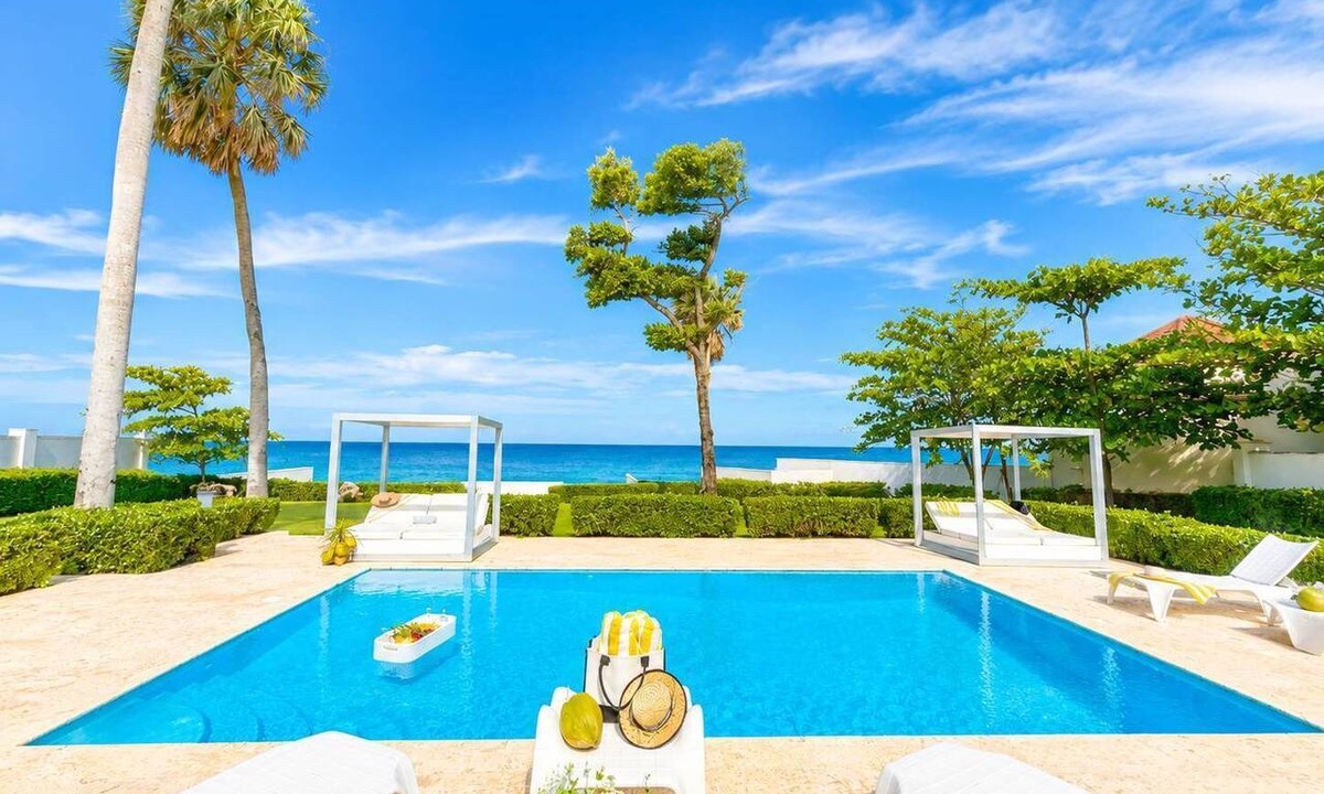 Playa Chiquita House | Oceanfront Paradise | Cliffside Spa & Pool in SOV