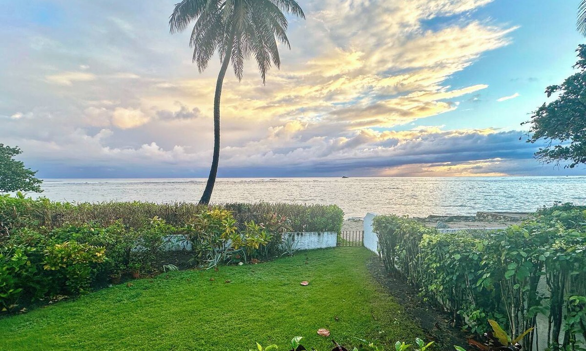 Costambar House | Oceanfront Villa, Calm Crescent Beach, Sleeps 6, Perfect for Families