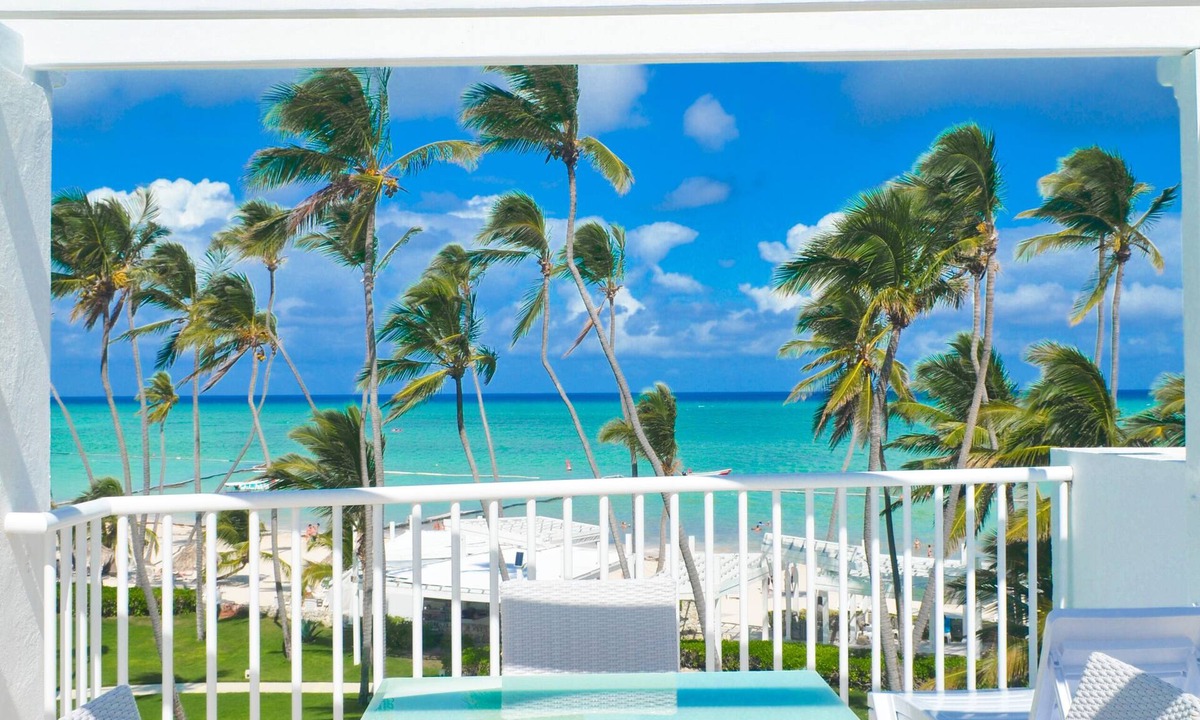 El Cortecito Condo | Playa Turqesa I-302 Premier Beachfront Ocean View/50mbps wifi & Grill