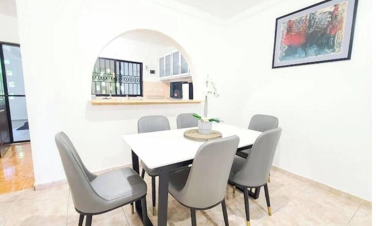 Cabrera House | Rango #1 – Style & Comfort in the Center
