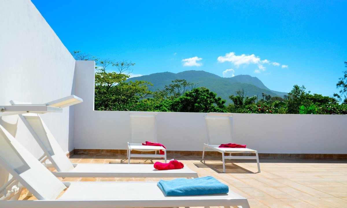 El Pueblito Apartment | Rosil Place, Apt #4 with Balcony by the Beach