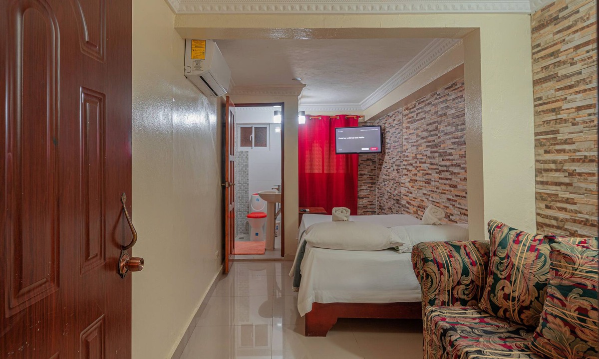 Corales del Sur House | Single Room Near SDQ Airport 300 Mbps Wi-Fi Affordable & Comfortable Stay