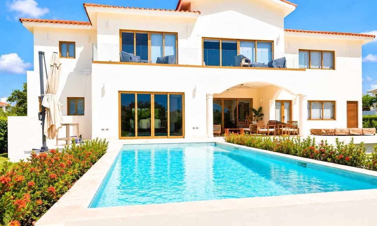 Playa Chiquita Villa | Sleeps up to 22 | Estate Pool 6bd Villa Corner Lot
